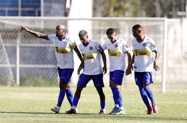 Sampaio vence na Serra e segue na briga