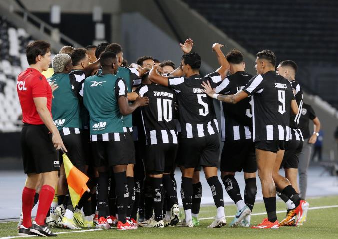 Botafogo goleia o Juventude-RS e entra no G4 do Campeonato Brasileiro