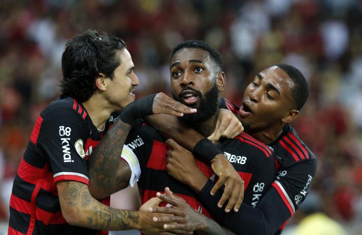 Flamengo retoma a liderança do Brasileiro no jogo contra o Bahia no Maracanã