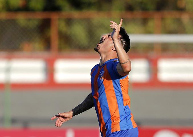 Duque vence e dispara na liderança da Série A2