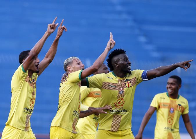 Santa Cruz está na decisão e garante acesso  