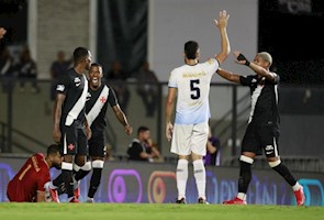 Em jogo movimentado, Vasco vence a primeira no Cariocão