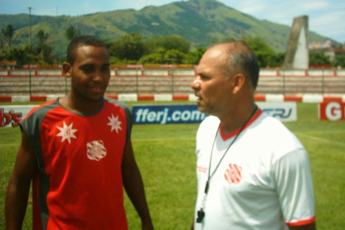 Bangu muda para conseguir a primeira vitória no Estadual