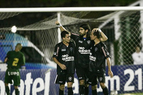 Em noite de Loco Abreu, Botafogo goleia o Boavista e se classifica: 4 a 1