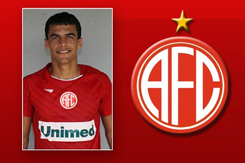 Zagueiro Ciro está de volta aos treinamentos