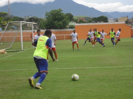Estácio e Nova Iguaçu empatam em jogo-treino