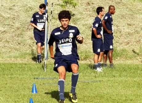Vitor Saba inicia trabalho com bola