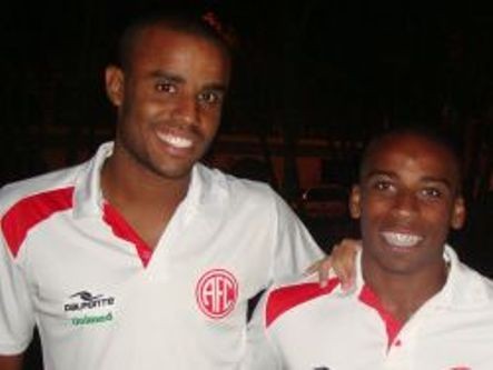 América dispensa nove jogadores