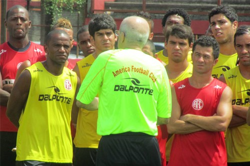 America visita o Olaria na estreia de Ademar Braga