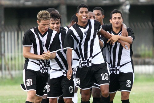 Mesquita vence e deixa a lanterna do Grupo A