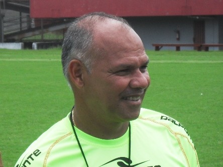 Buarque quer 100% dos atletas do America contra o Macaé