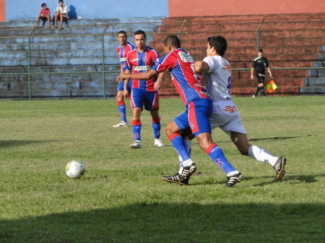 Bonsucesso e Friburguense empatam no Leônidas da Silva