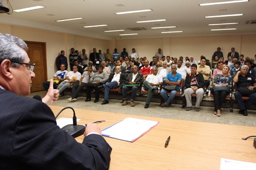 Clubes apresentam manifesto de apoio à FERJ