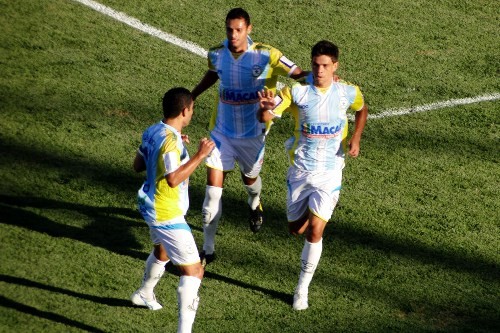 Macaé Esporte vence primeira batalha para seguir na Série C