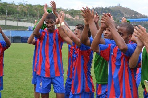 Jogadores do Bonsucesso comemoram vitória sobre o Audax