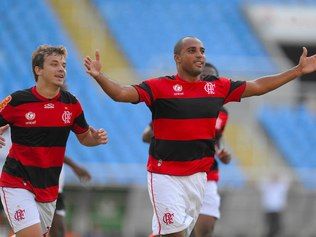 Flamengo vence e rebaixa o Americano