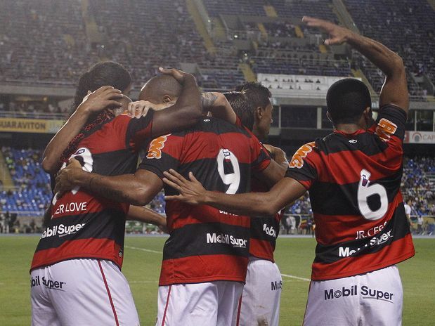 Flamengo vence o Vasco e se classifica para as semifinais