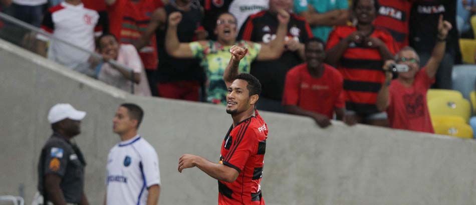 Com gol no fim, Flamengo vence o Fla-Flu