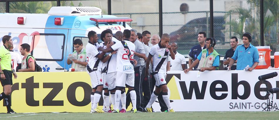 Vasco vence o Audax e fica perto da vaga