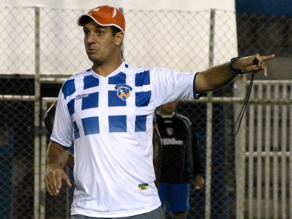 Duque de Caxias faz primeiro coletivo com Eduardo Allax