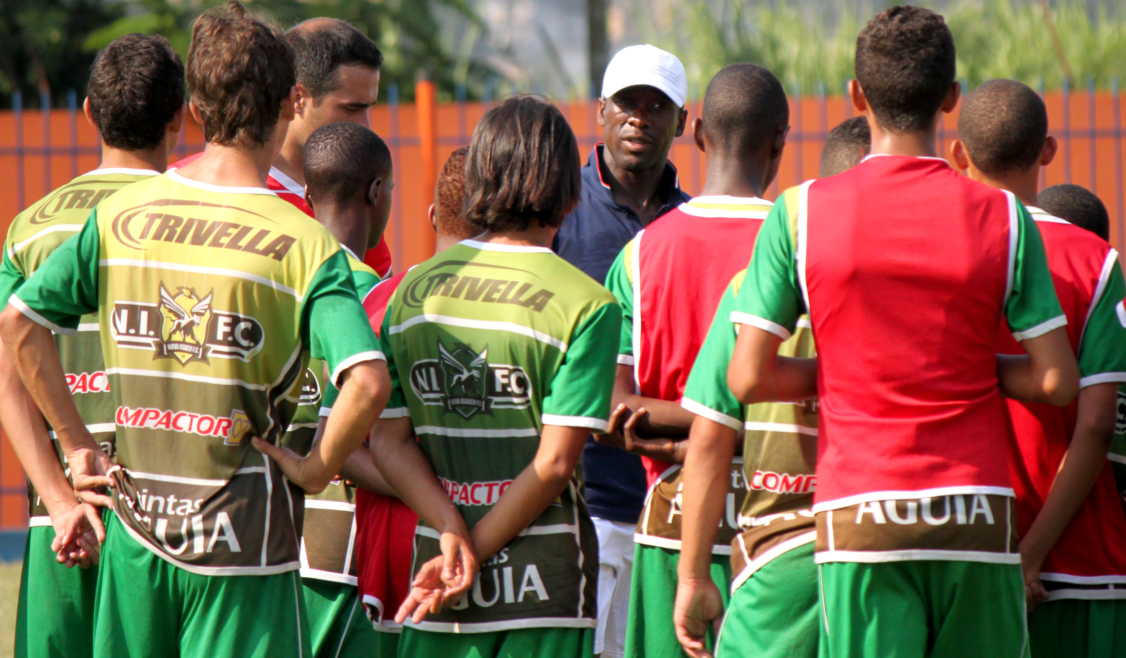 "Primeiros passos" de Seedorf como treinador foram num clube carioca