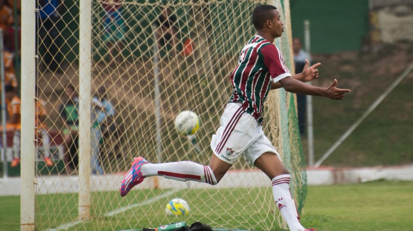 Fluminense larga na frente na decisão do Guilherme Embry