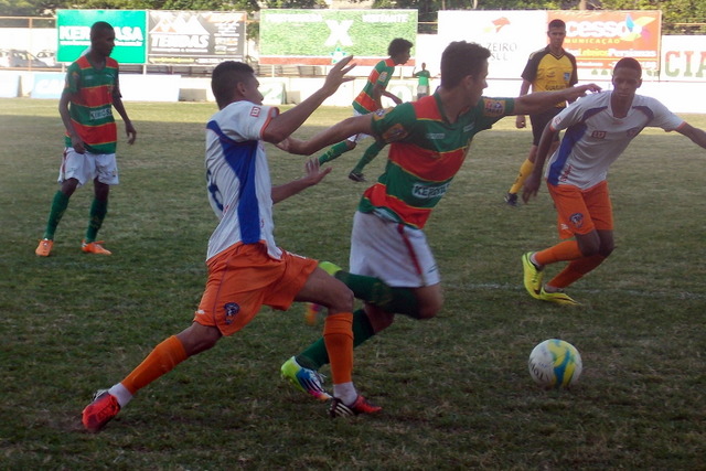 Portuguesa vence e segue em 2º lugar no OPG