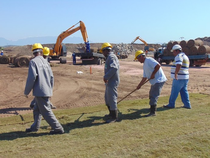 Gramado do estádio do Gonçalense já está sendo colocado