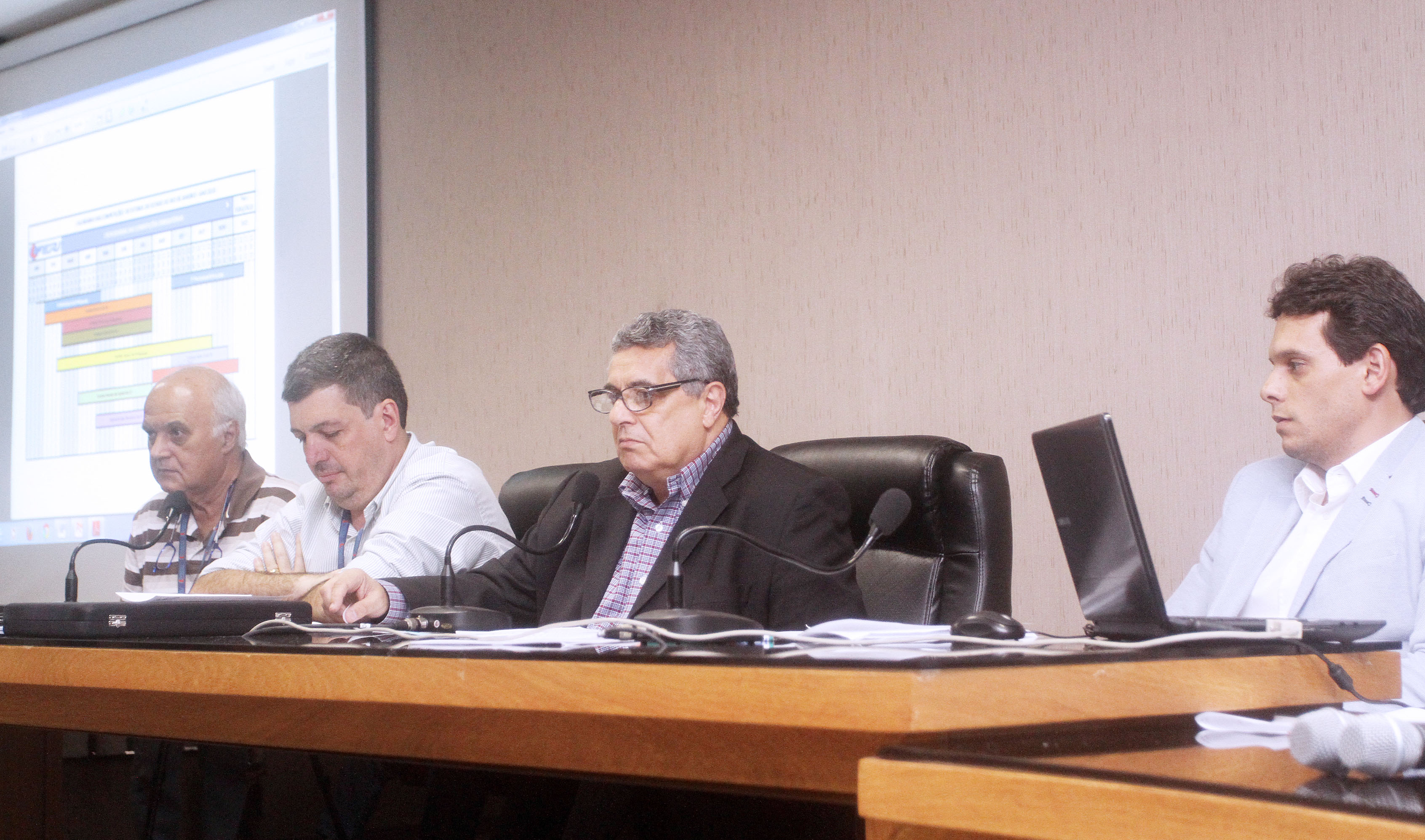 Assembleia aprova calendário e proposta orçamentária para 2015