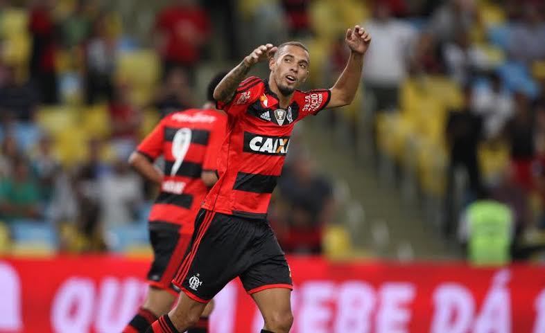 Flamengo vence e encaminha classificação para final