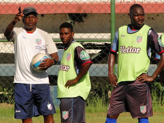 Andrade promete equipe ofensiva para enfrentar Olaria