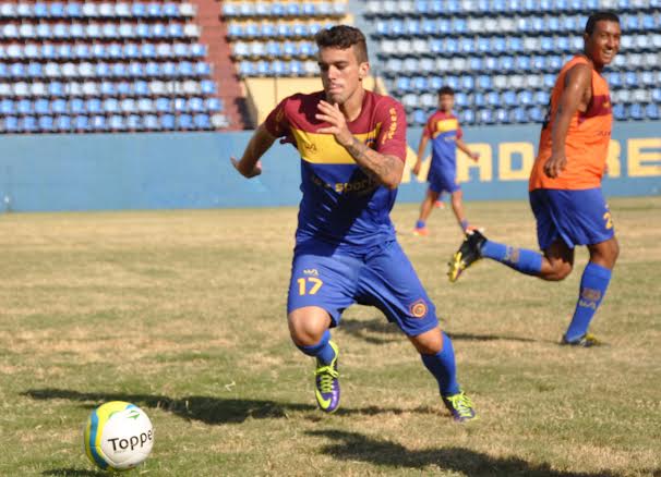 Madureira renova com Tiago Barreiros e mais cinco