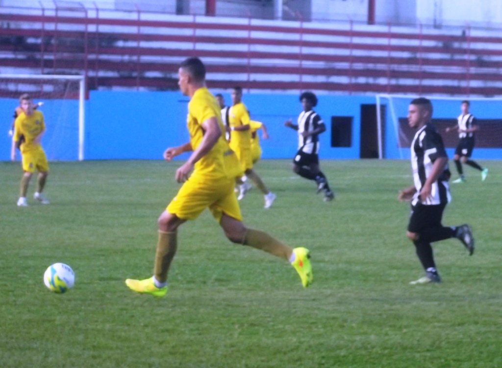 Vitória mantém Barcelona na liderança do seu grupo