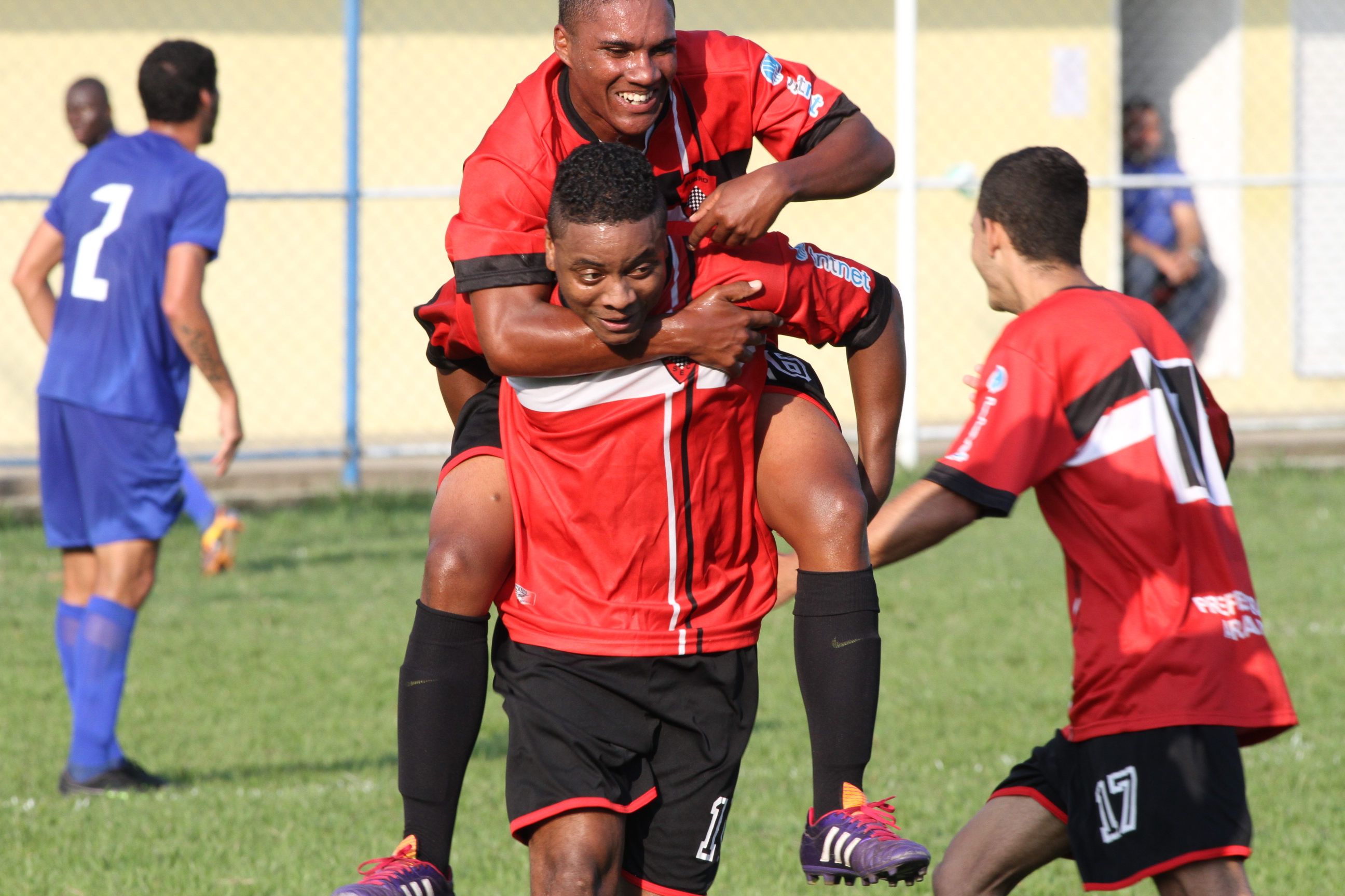 Rubro Social vence o Serrano e segue vivo