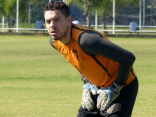 Duque de Caxias acerta com o goleiro Rafael