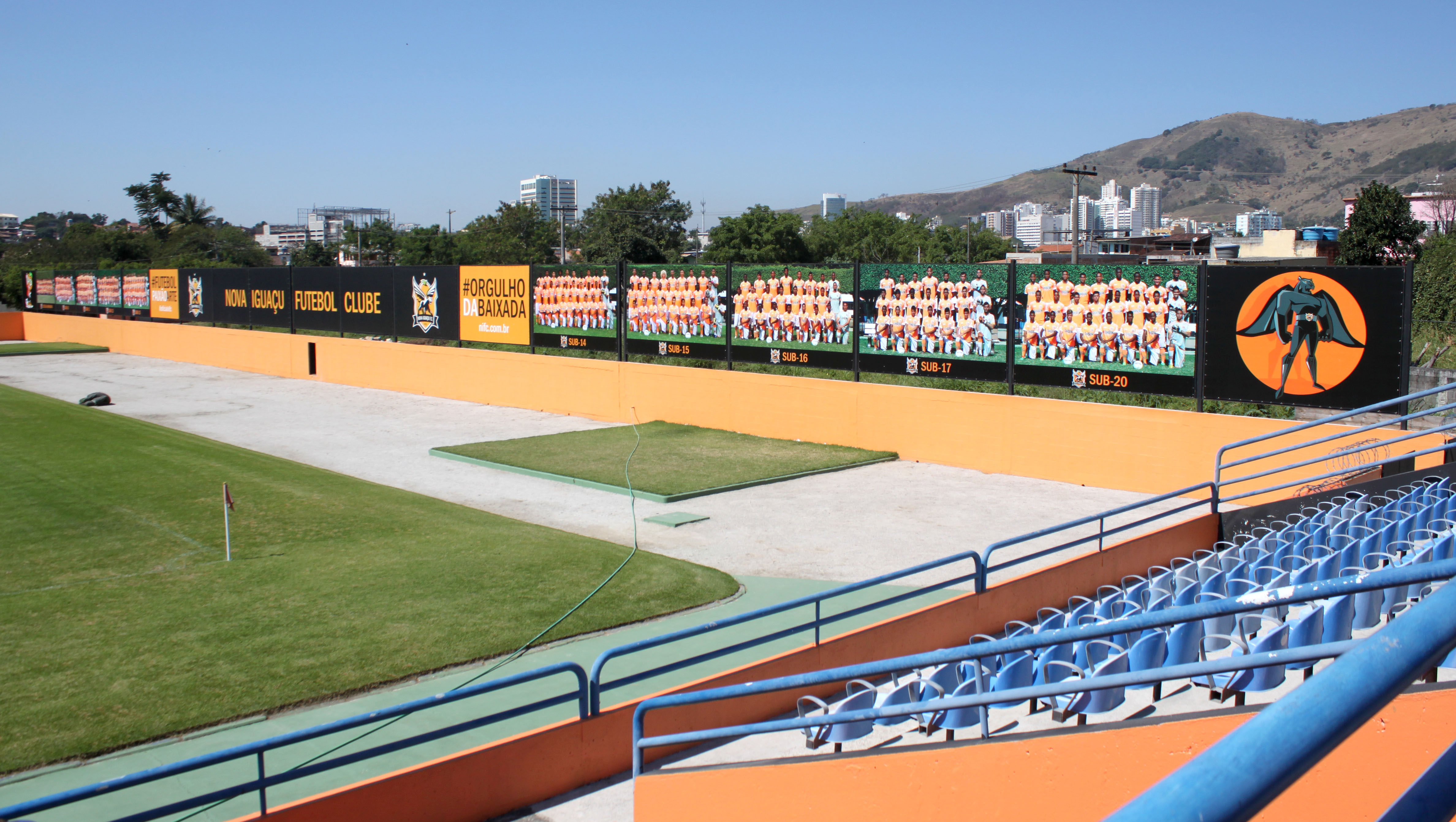 Nova Iguaçu lança mascote e novos painéis no Estádio Laranjão