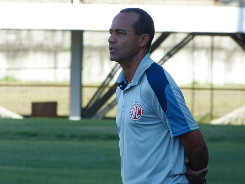 Ailton reforça a importância de garantir mais três pontos em casa