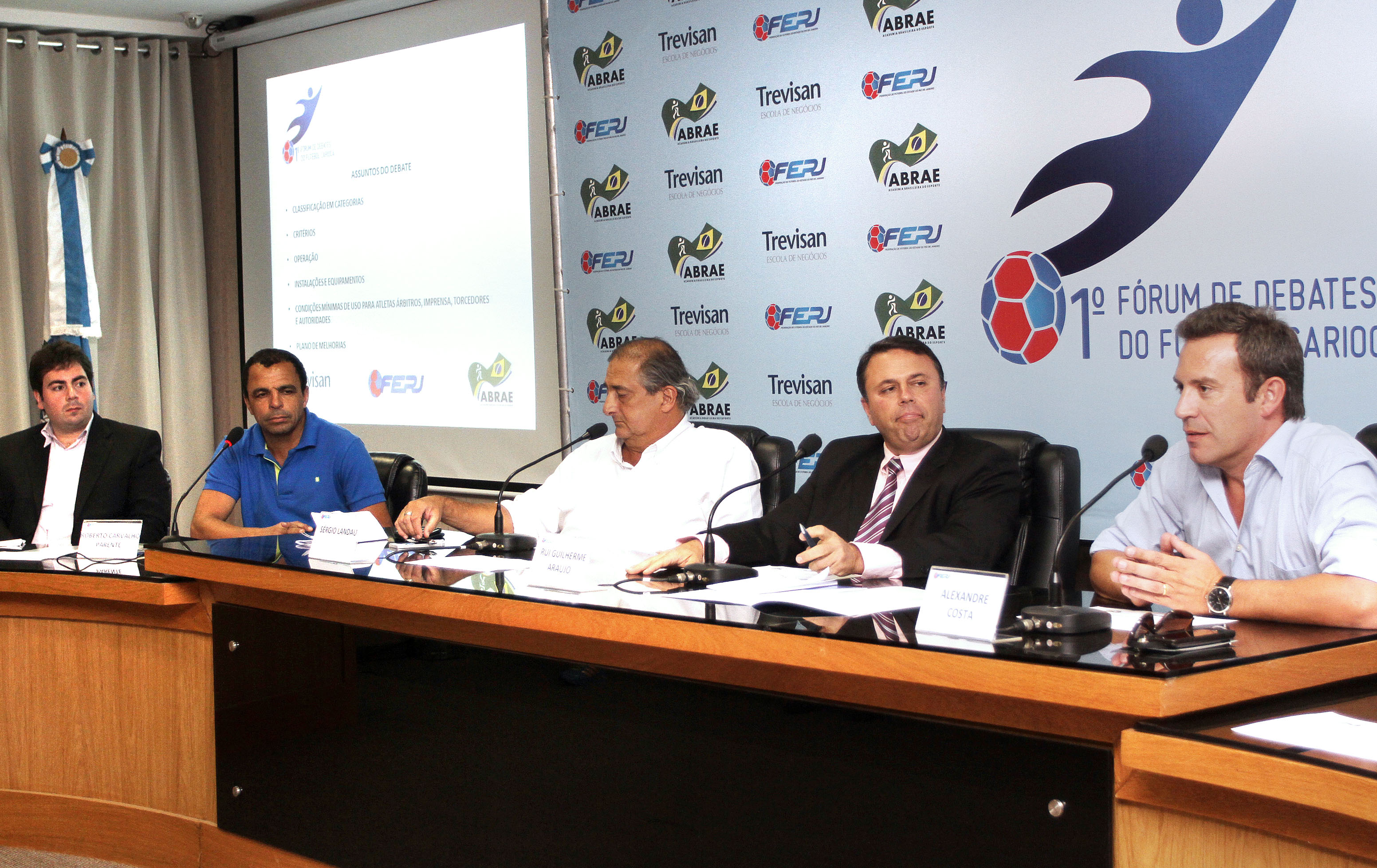 Estádios foi o 4º tema do "I Fórum de Debates do Futebol Carioca"