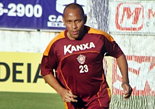 Boavista acerta com o meia Francismar