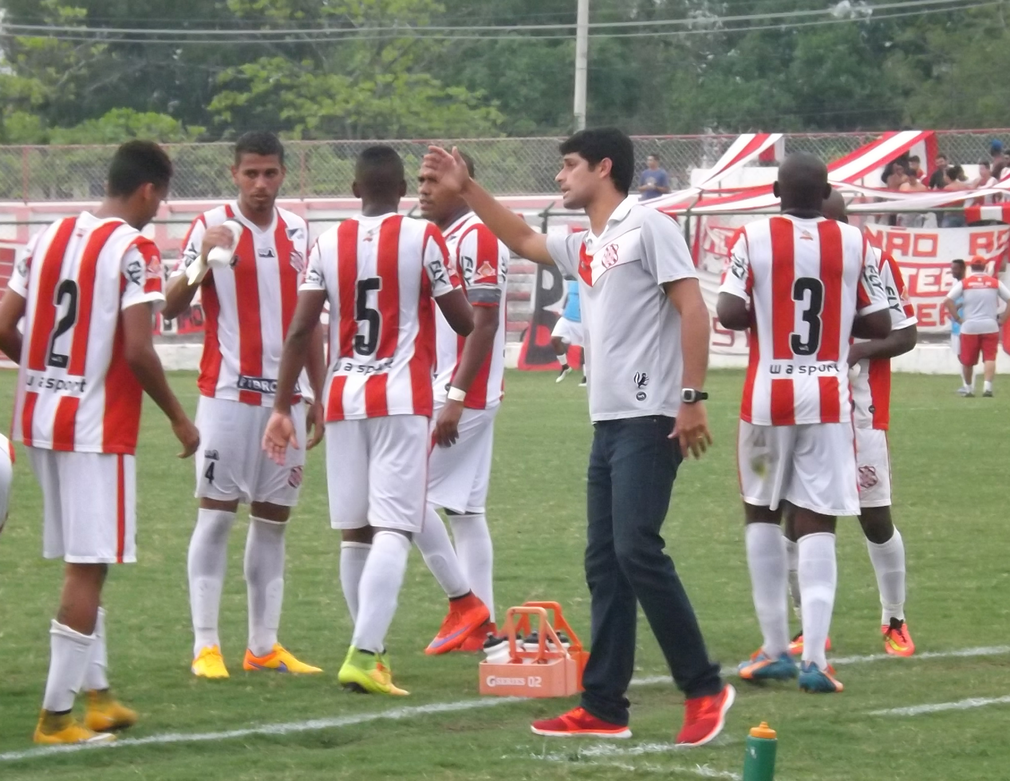 Bangu faz jogo decisivo contra o Resende pela Copa Rio