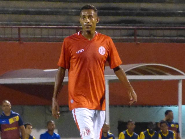 Estrelado, Geovane vibra com gol da vitória do sobre o Madureira