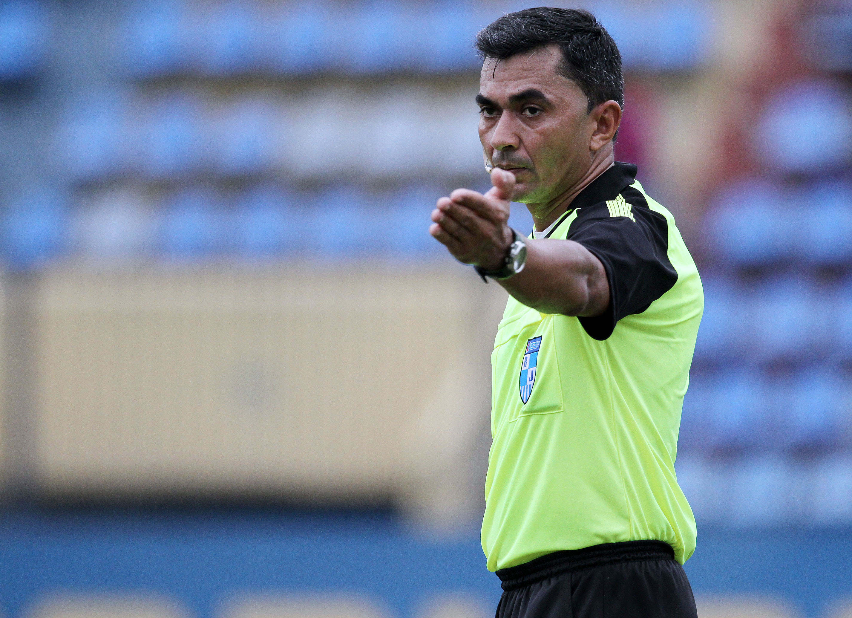 Definidos os árbitros dos jogos de ida das semifinais