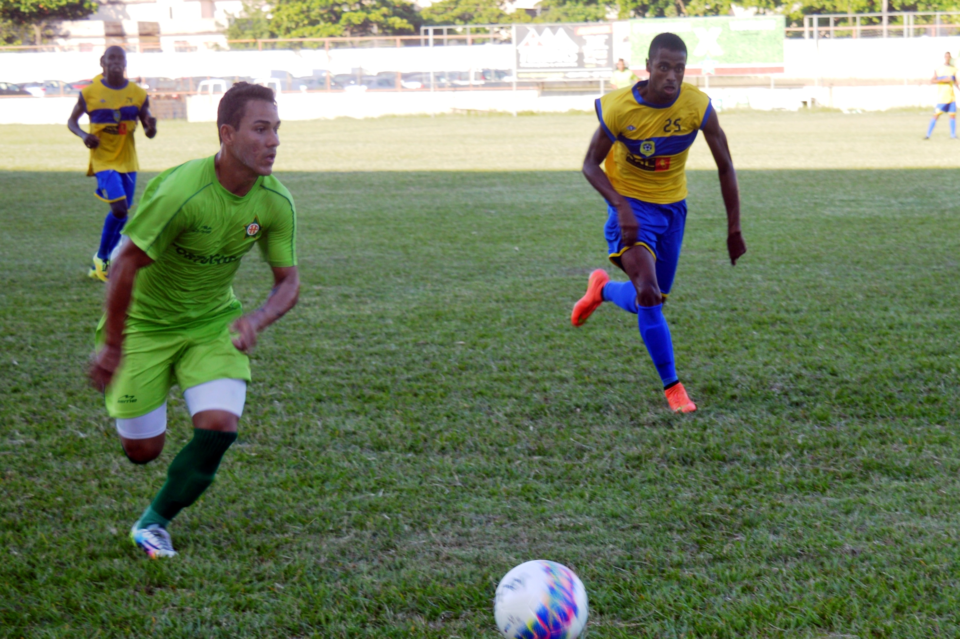 Portuguesa vence Duquecaxiense por 4 a 1 em jogo-treino