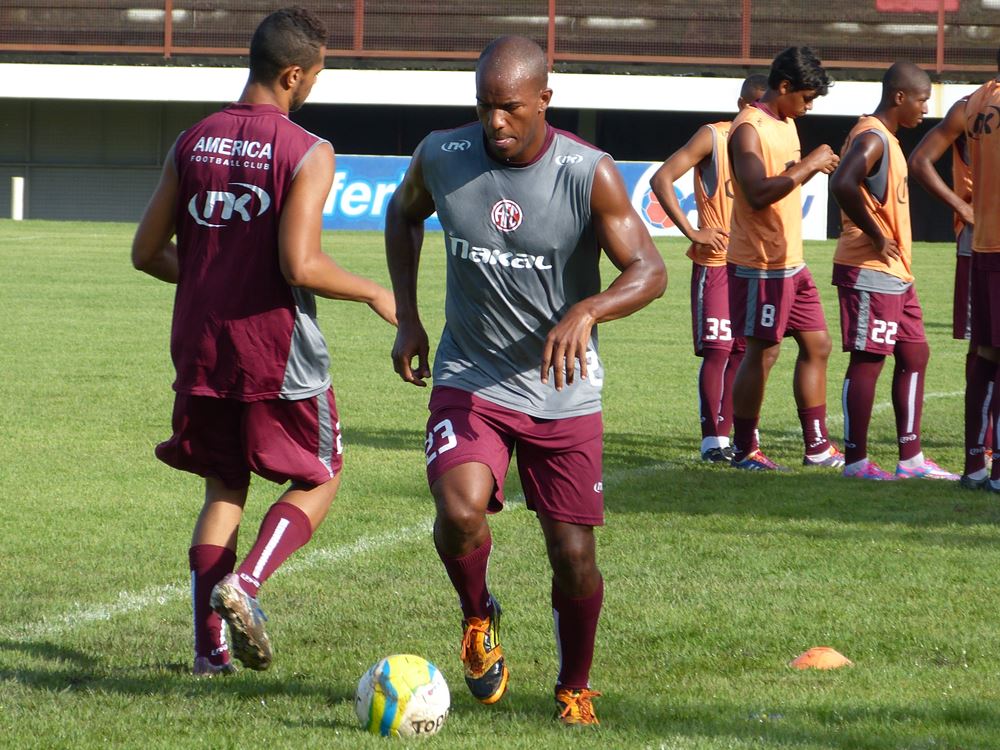 America promove retorno de Fábio Braz