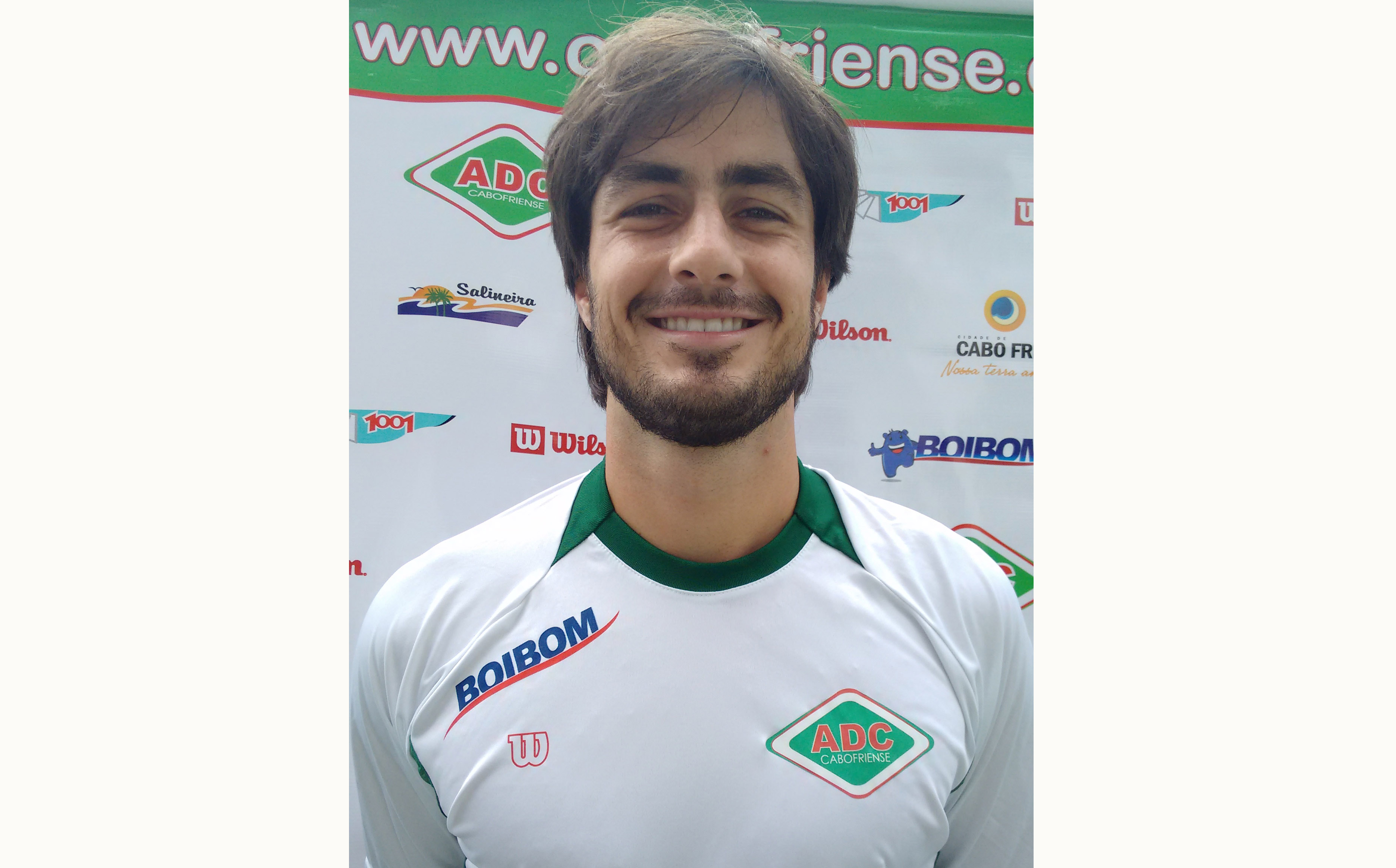 Cabofriense contrata lateral-direito Chiquinho