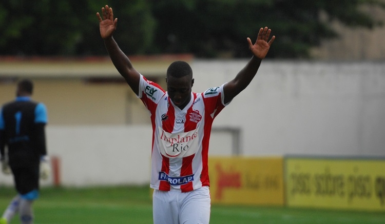 Bangu bate o Barra Mansa por 2 a 1 e segue buscando o G-4