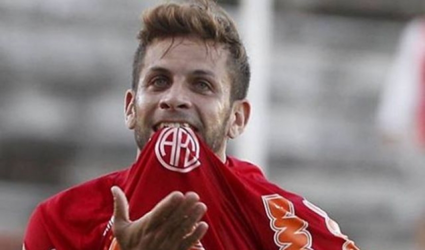 Jean pede apoio da torcida contra a Portuguesa