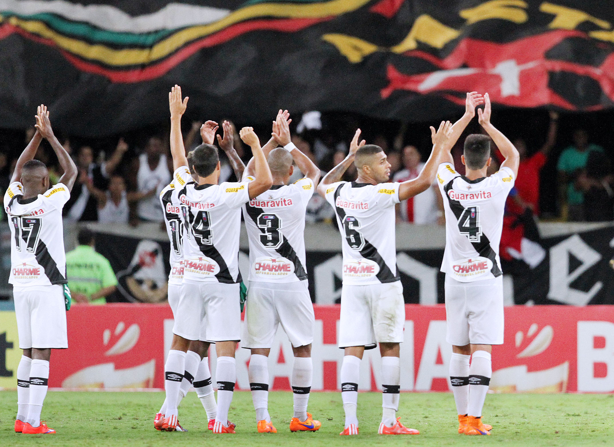 Vasco vence o Botafogo e abre vantagem na decisão do Campeonato Carioca 2015