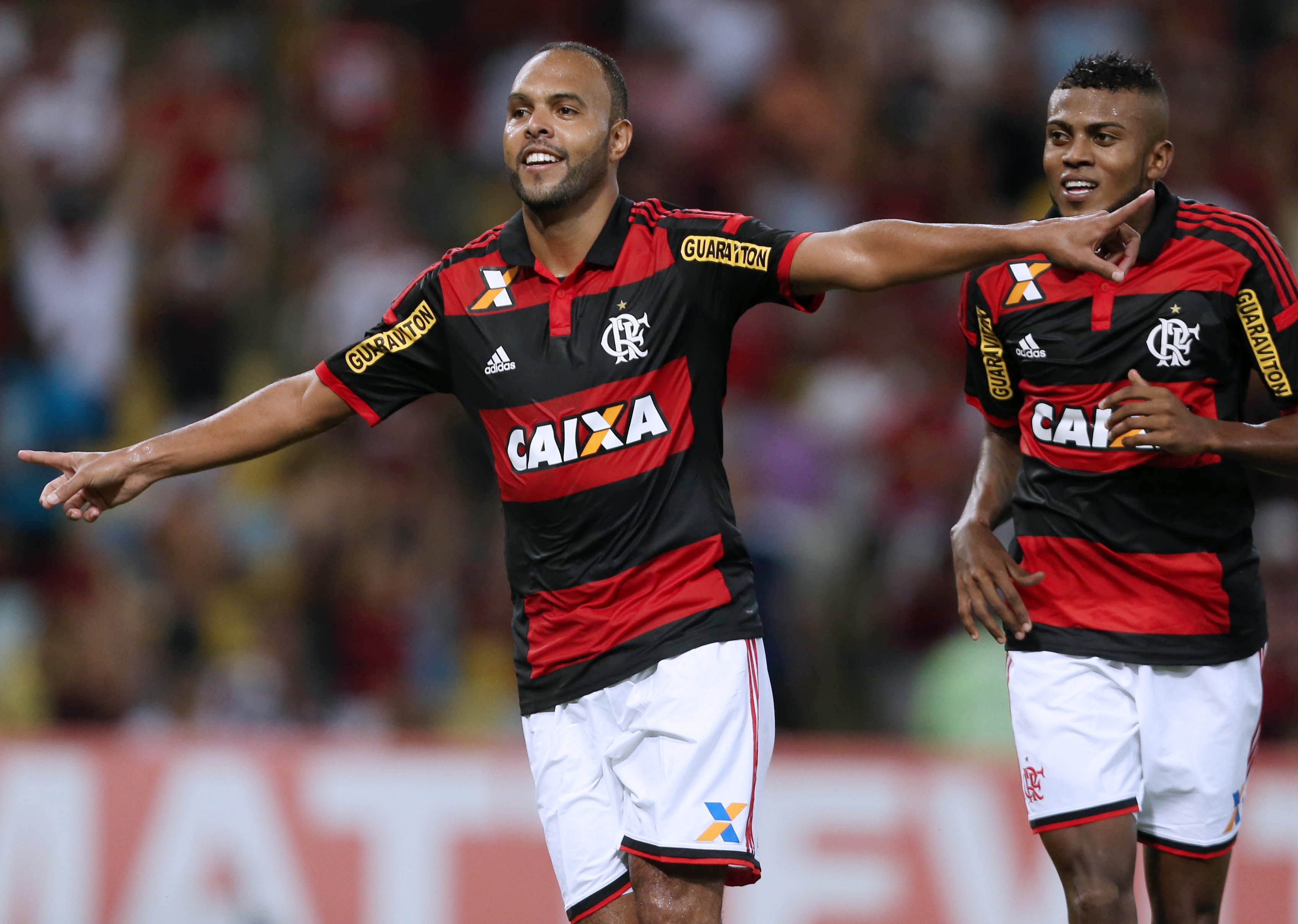 Flamengo supera o Fluminense e fica perto da conquista da Taça Guanabara