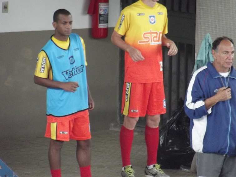 Friburguense acerta retorno do lateral Flavinho